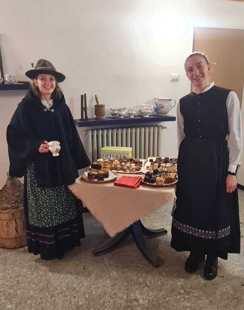 Donne In Costume