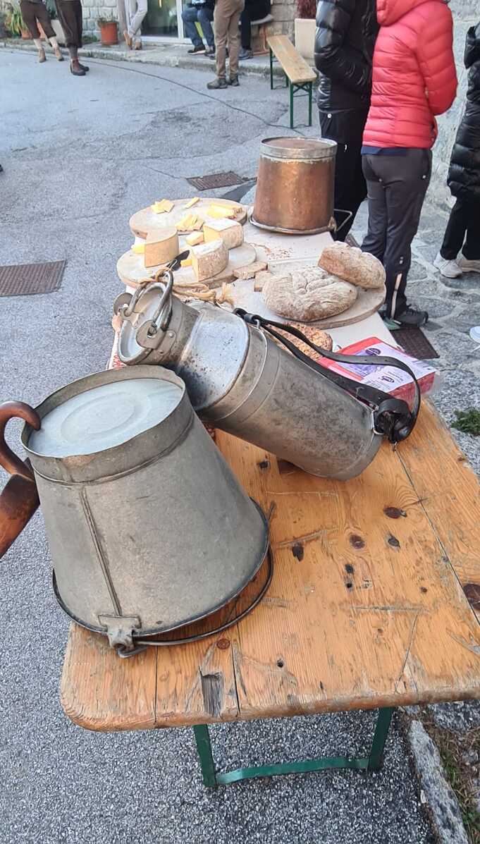 Vecchi Strumenti Per Il Latte