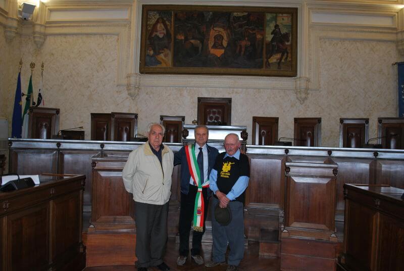 Mario Angelo Fra Loro Il Sindaco Di Iglesias