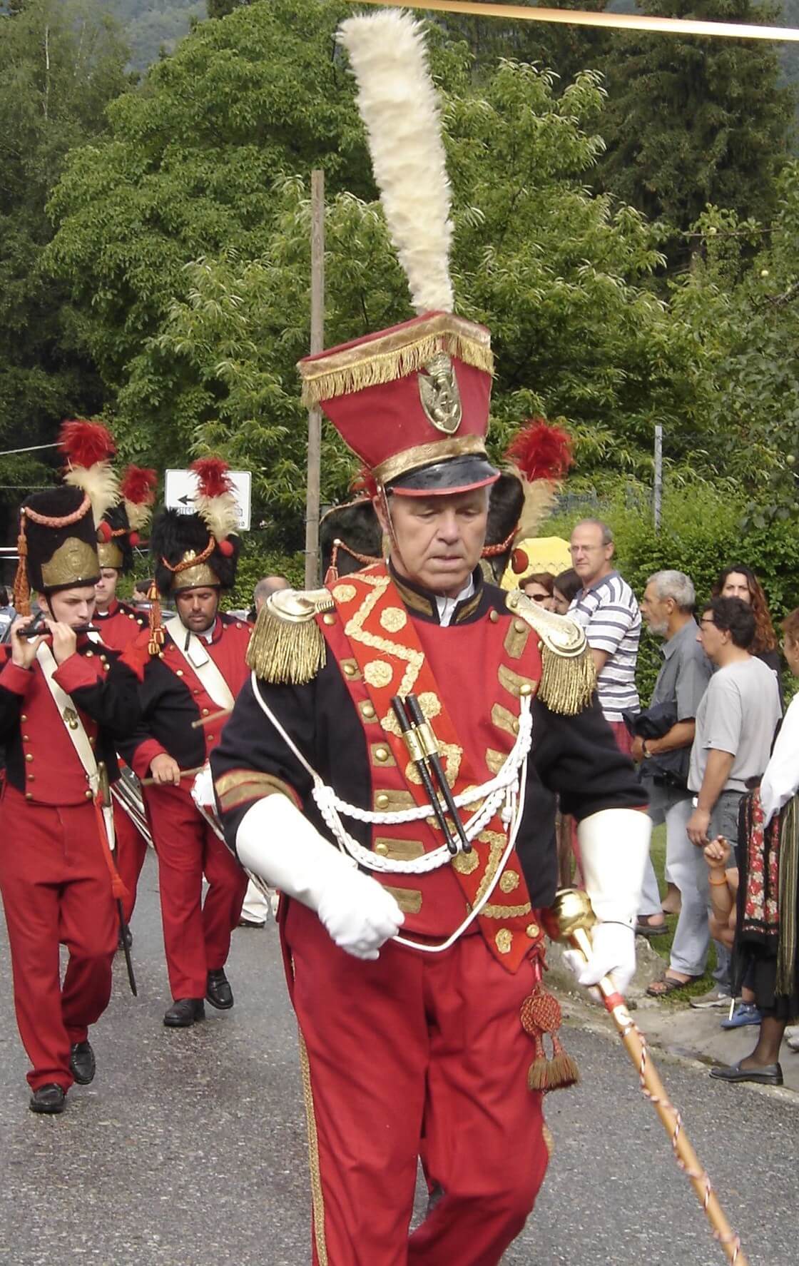 Dante Hor con la Milizia tradizionale di Bannio