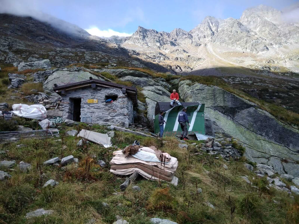 Smontato il vecchio bivacco Emiliano Lanti al Ratuligher