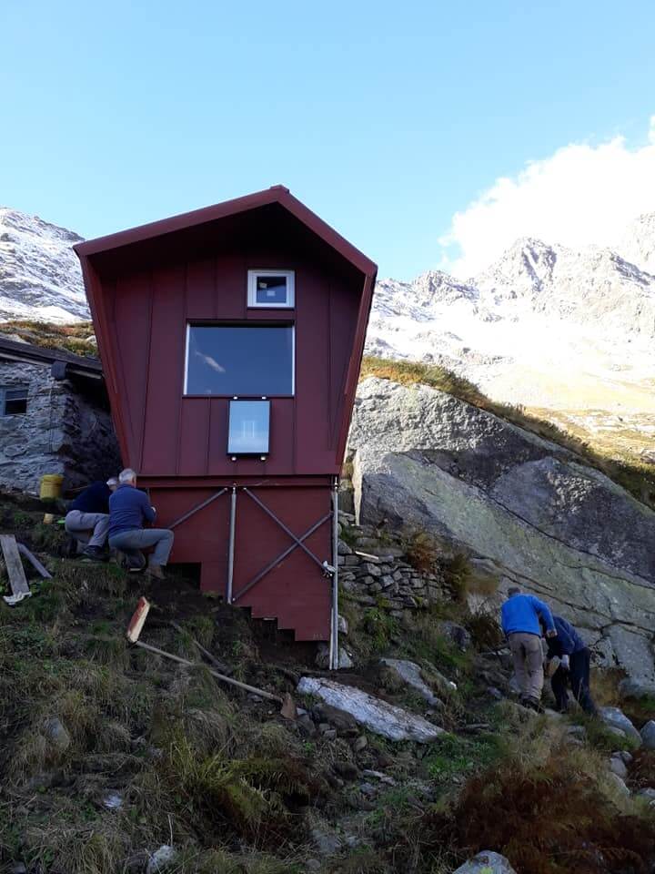 Bivacco Lanti Lavori In Corso ai 2150 Metri Del Ratuliger