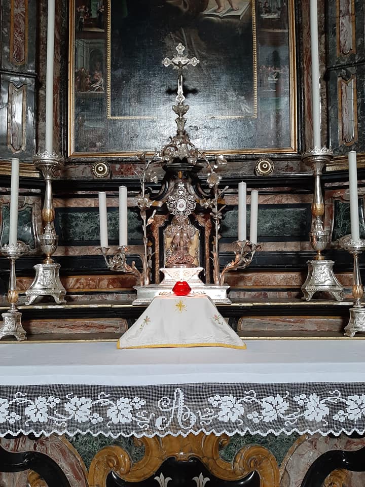 anzino esposte la statua di san giuseppe e la reliquia di sant antonio invocando protezione 2