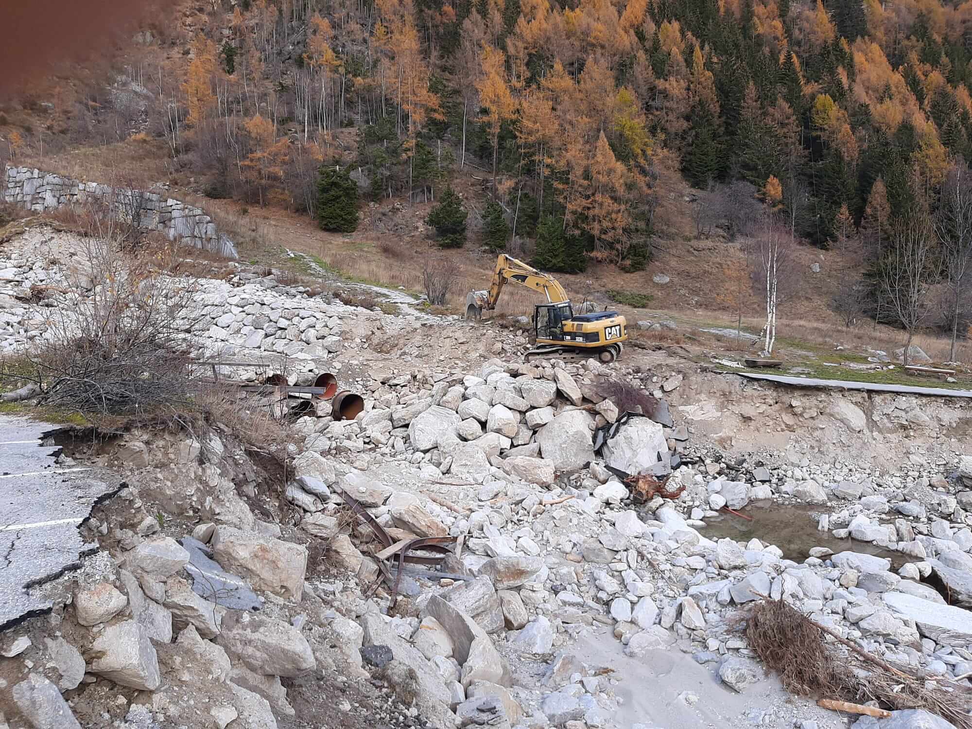Macugnaga Lavori di Ripristino Sulla Strada Dorf Pecetto
