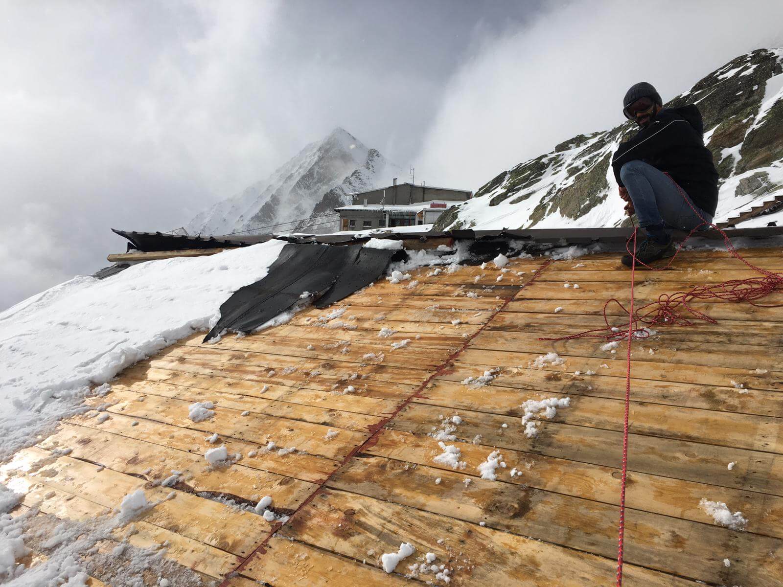 Rifugio Oberto Maroli Danneggiato Gravemente 3