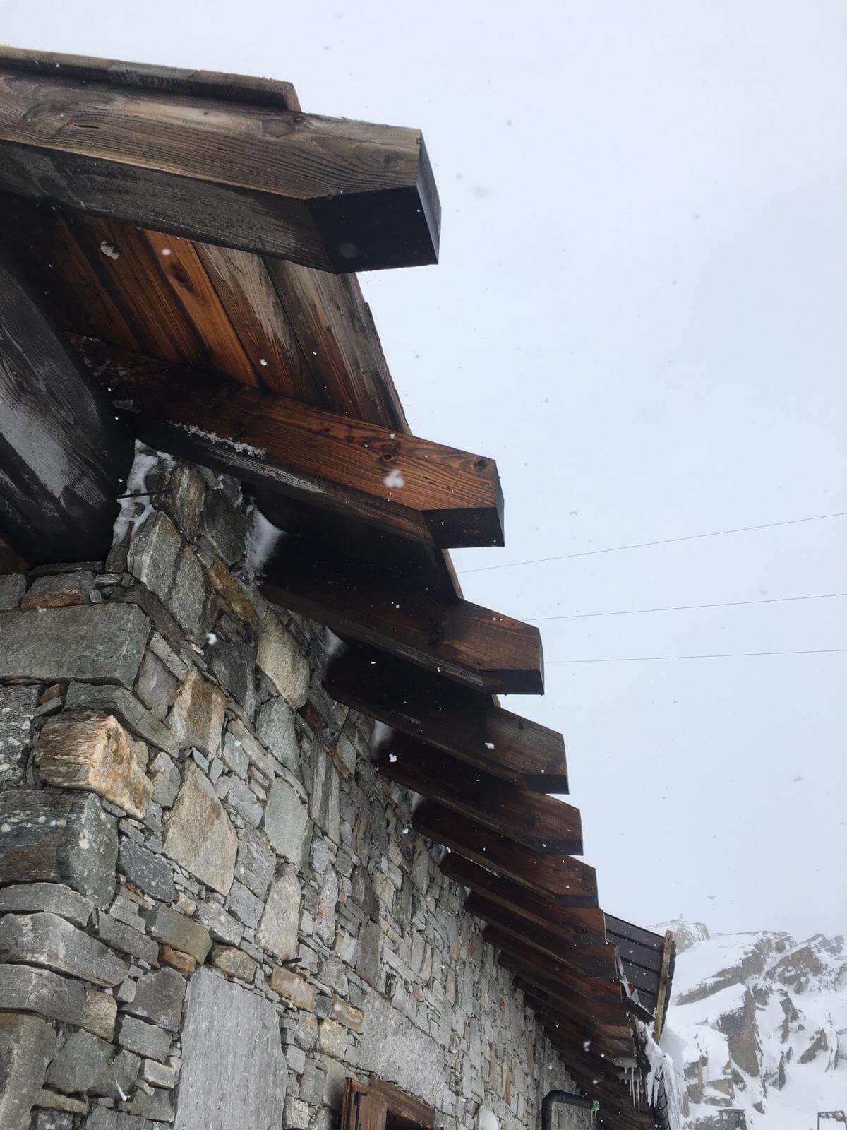 Rifugio Oberto Maroli Danneggiato Gravemente 5