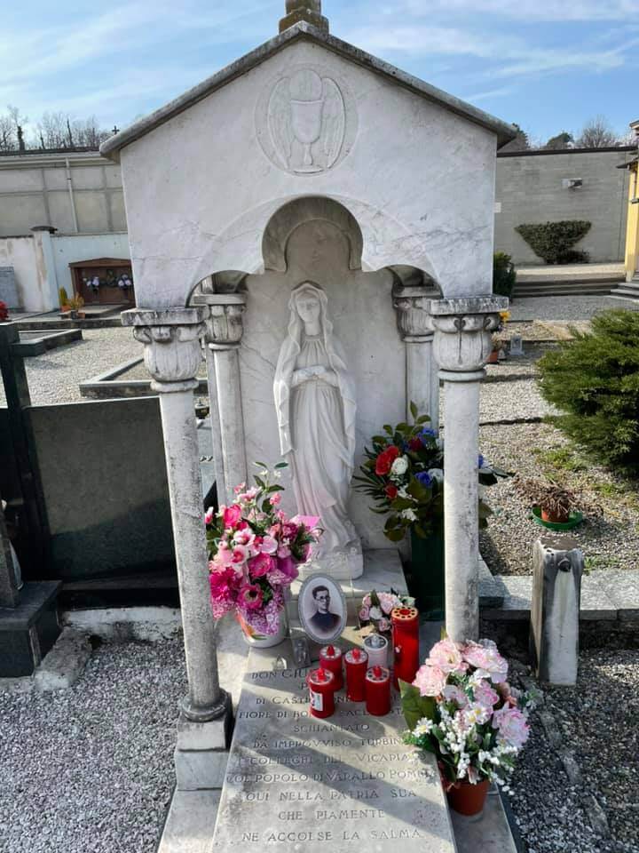 atto vandalico contro il monumento a don giuseppe rossi 2