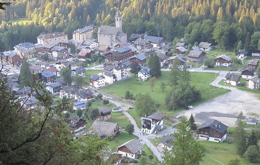 Panorama di Macugnaga salendo all'alpe Bill.