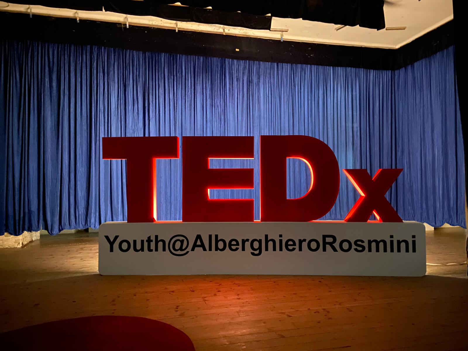 Sul Palco Del Tedx Dell Alberghiero Rosmini Di Domodossola Anche Un Pool Di Anzaschini 2