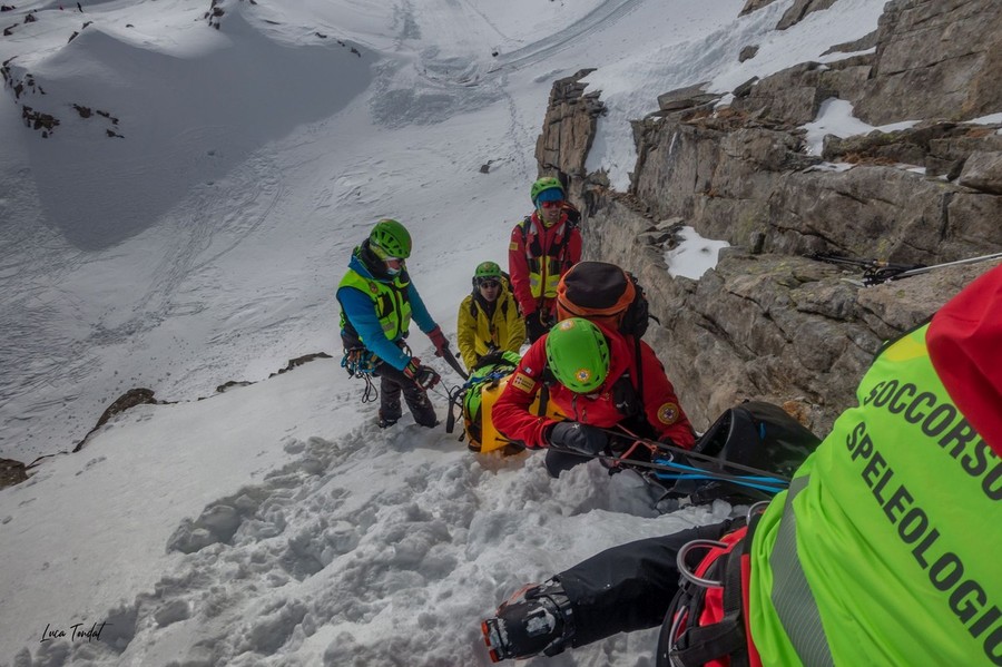 Addestramento Al Passo Del Moro Per La Squadra Del Soccorso Alpino Di Villadossola Antrona