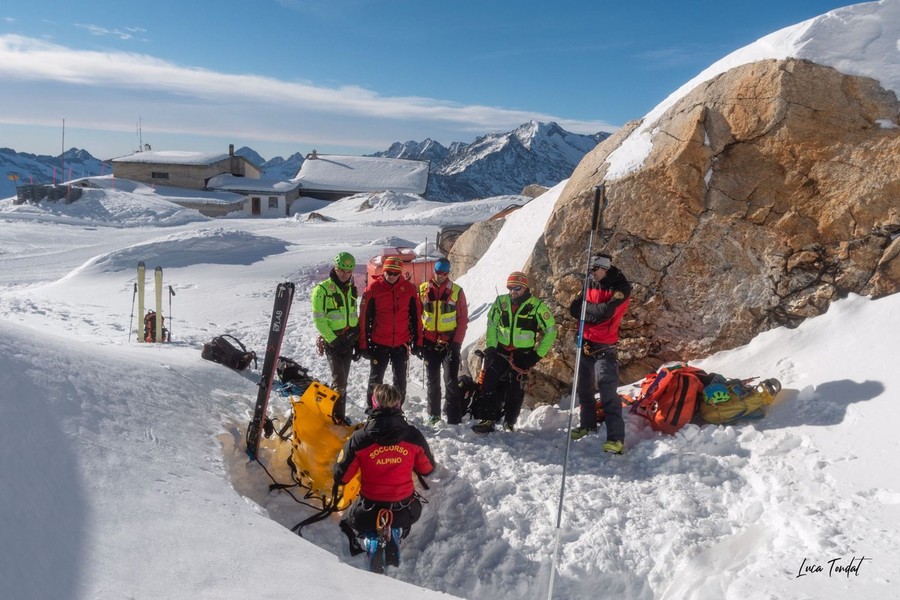 Addestramento Al Passo Del Moro Per La Squadra Del Soccorso Alpino Di Villadossola Antrona