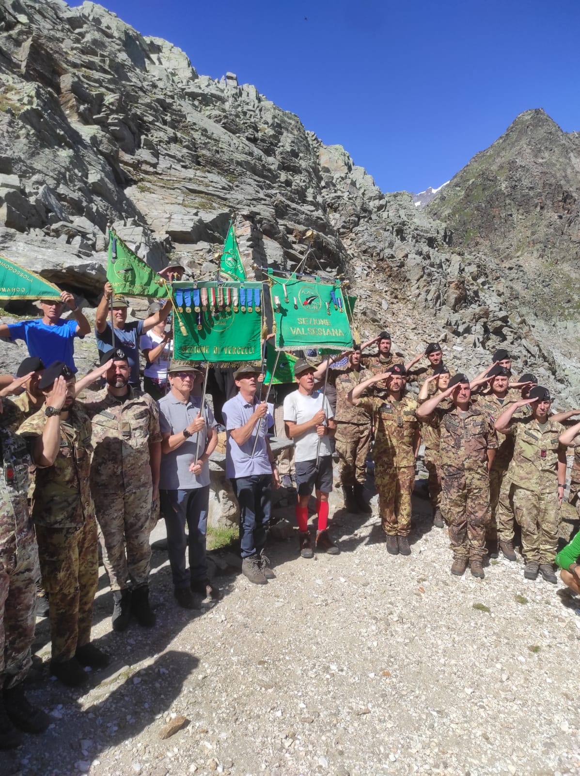 La Brigata Alpina Taurinense Attendata A Isella Di Macugnaga