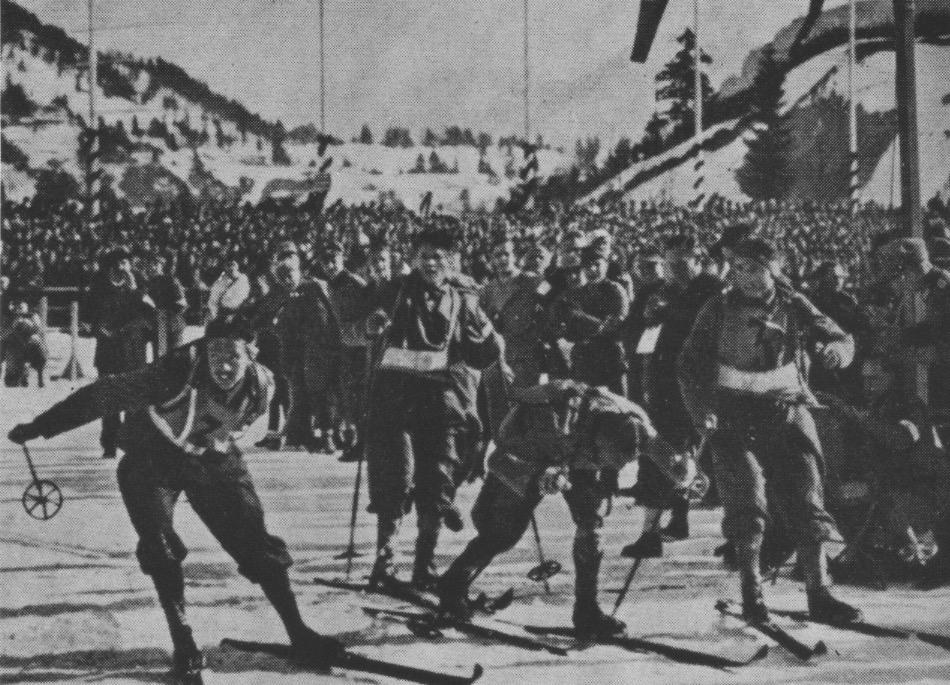 L’arrivo della pattuglia italiana, da sinistra Sisto Scilligo, Stefano Sertorelli, Enrico Silvestri, Luigi Perenni. Fonte: Francesco Vida - La storia dello sci in Italia 1896/1975 - Milano Sole editrice 1976