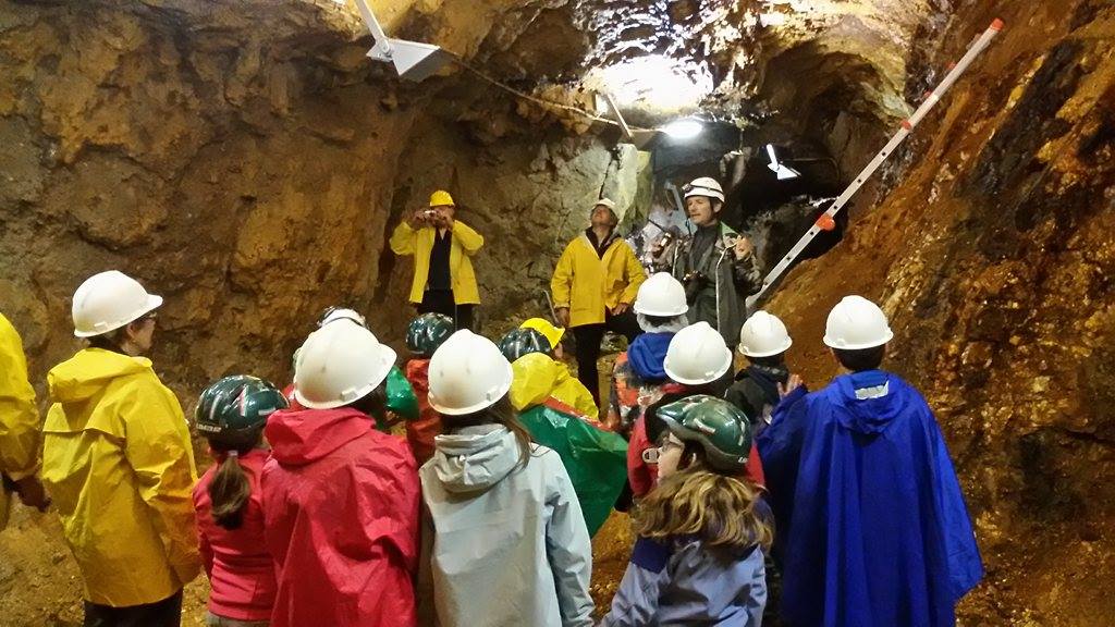Scolaresca in visita nelle Miniere d'oro della Val Toppa Miniere d'oro della Val Toppa