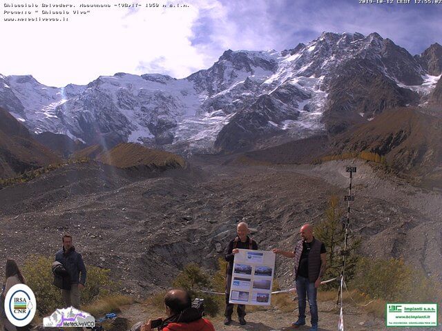 Foto 4   Presentazione Poster Parte Del Progetto “Ghiaccio Vivo”