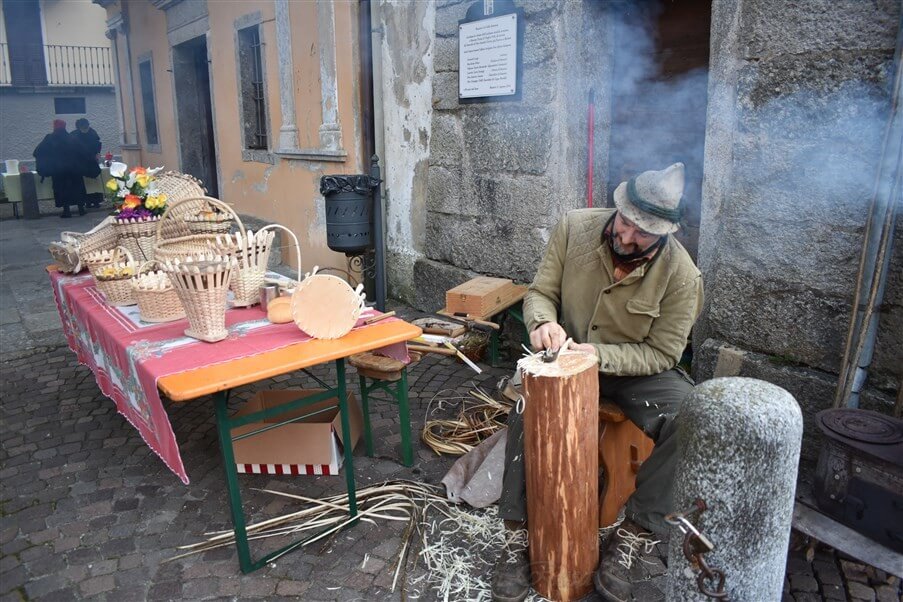 Bannio Festa Dul Bambin Presepe Vivente E Antichi Mestieri