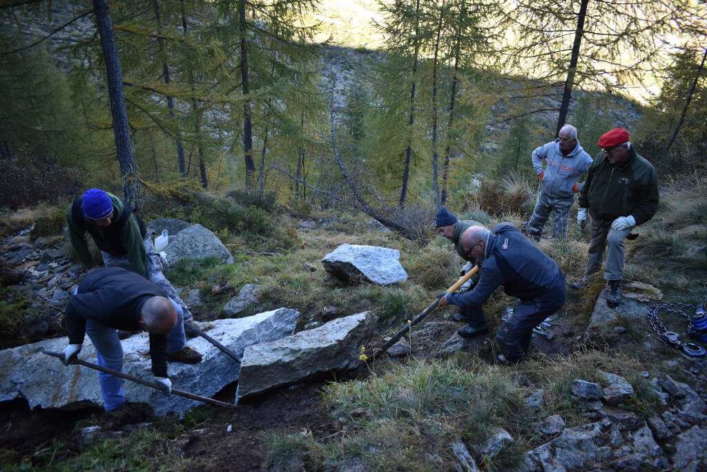 Macugnaga Sistemata La Mulattiera Degli Alpini