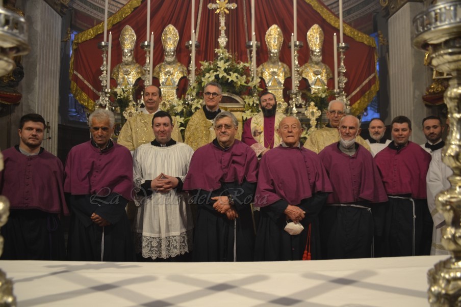 Foto Ricordo   Celebranti E Confraternita   Ok 