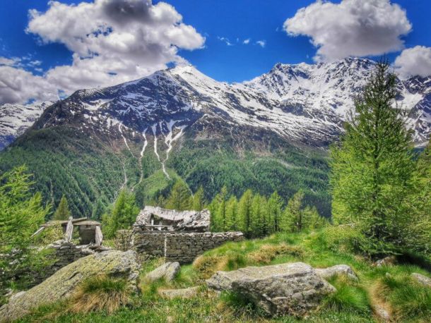 Nei canaloni l'ultima neve dell'inverno