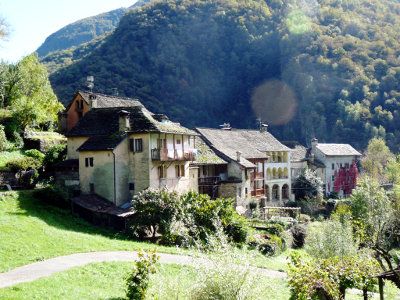 Colombetti di archi vestita