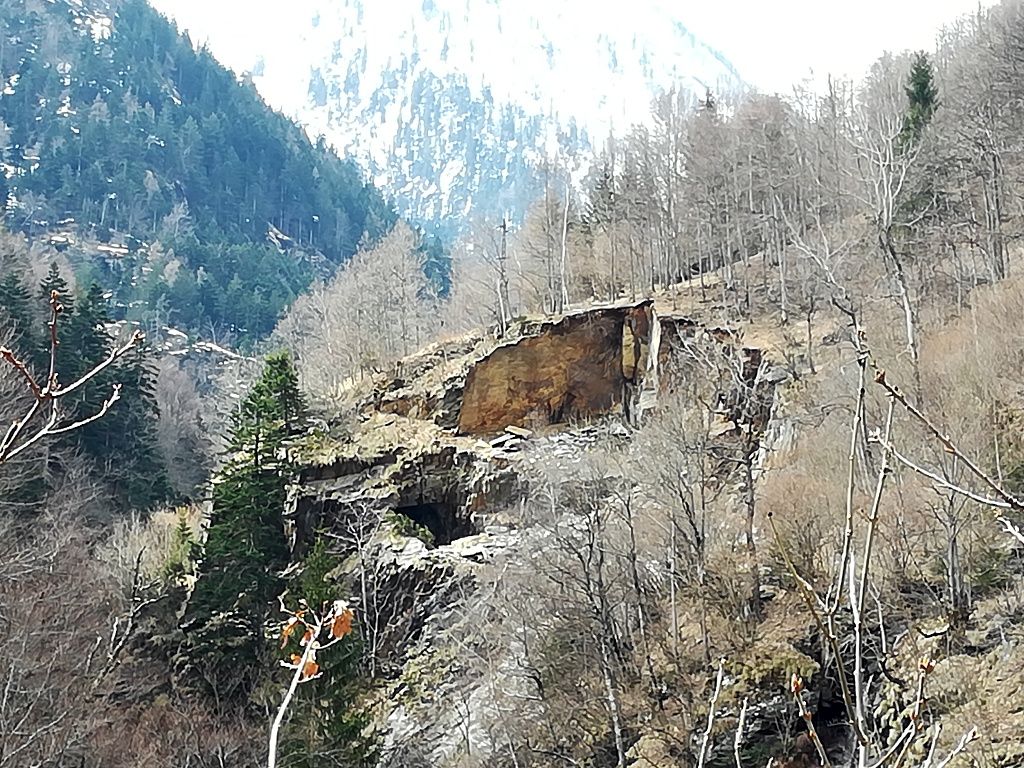 Frana ostruisce le gallerie della ex-statale