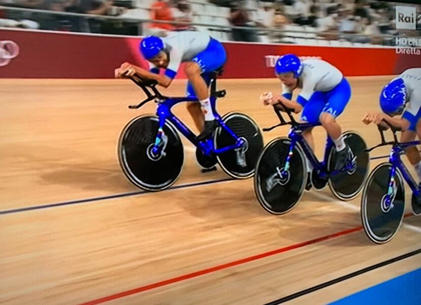 Medaglia d’oro per Filippo Ganna e i suoi compagni nell’inseguimento a squadre