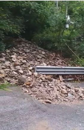 Piccola frana cade sulla strada provinciale 66