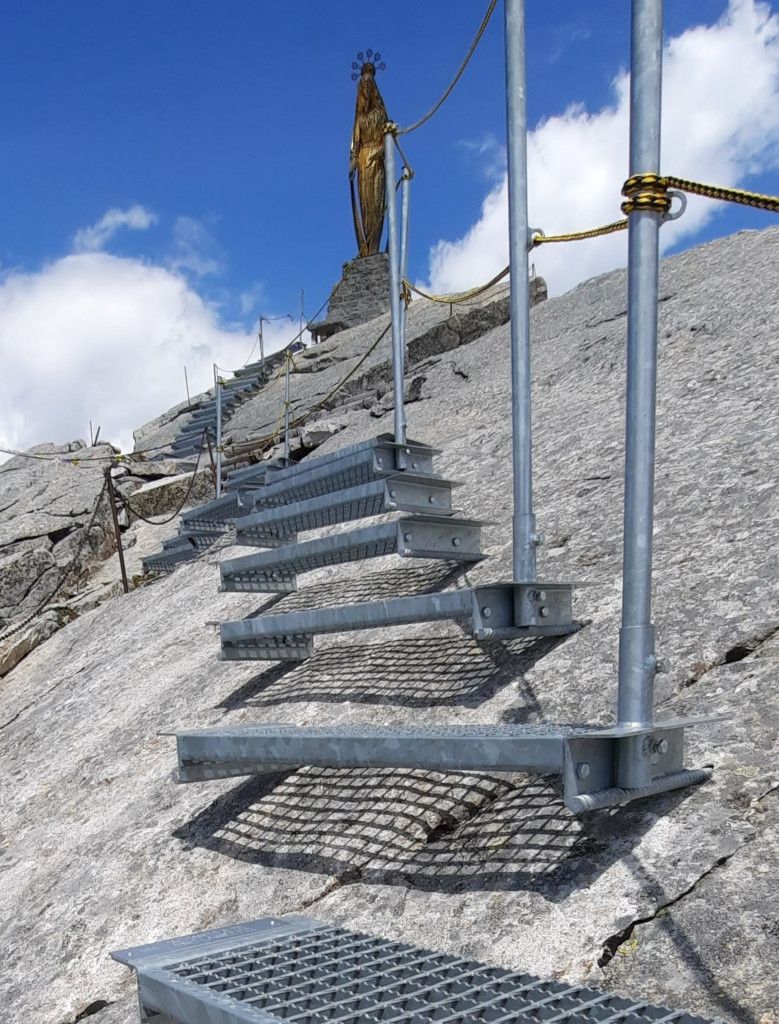 Cento scalini per il cielo. La scalinata al Passo del Moro