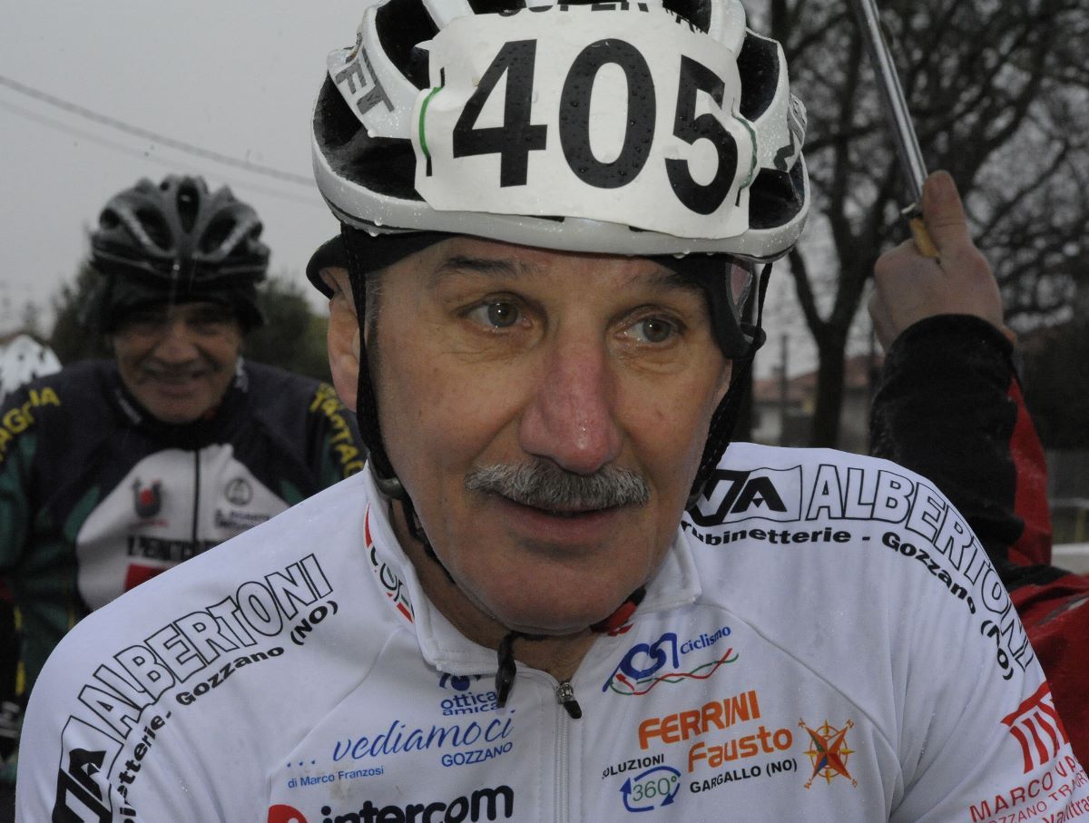 Lucio Pirozzini alza al cielo la sua seconda Coppa del Mondo