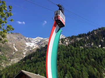 Grandiosa manifestazione degli Alpini ai piedi del Rosa