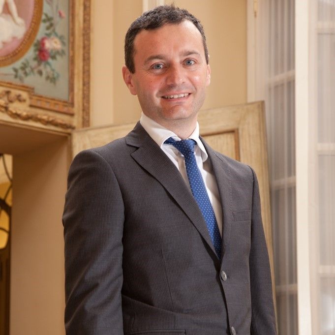 Draghi, un libro e un giovane delle montagne
